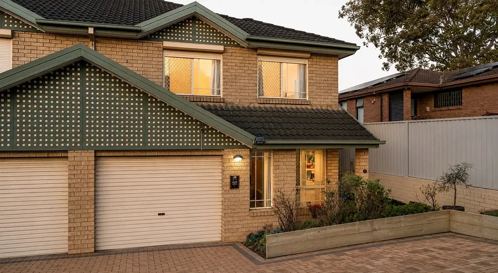 Beverly Hills 4غرفة نوم Torrens Title Duplex Offering Spacious Family Living