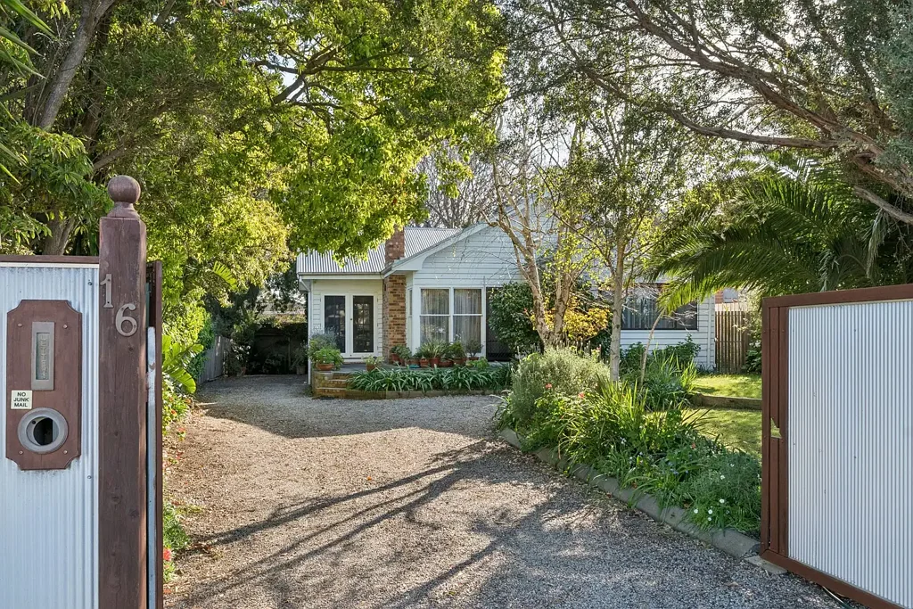 Rosebud 4બેડરૂમ A Charming Property with Space, Privacy and Exciting Potential