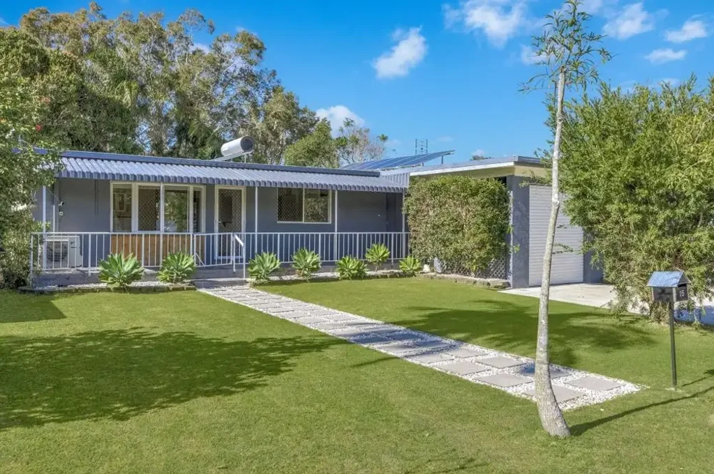 Tweed Heads West 3 Bedroom FAMILY HOME WITH FENCED FLAT YARD