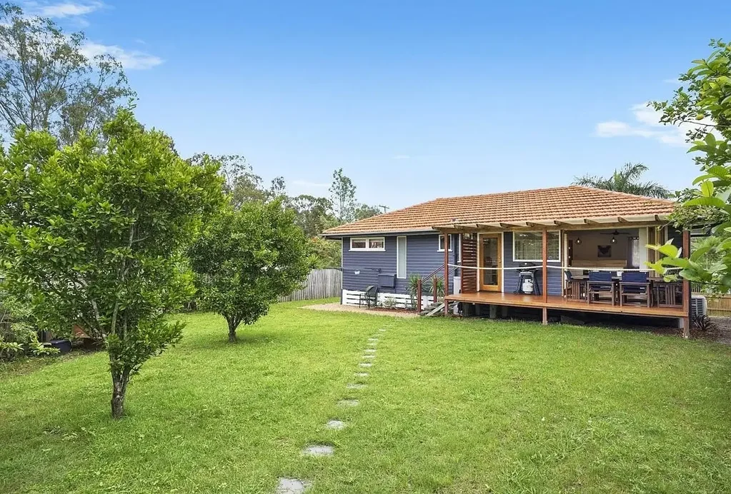 Comfortable 3-Bedroom Home with Double Garage in Acacia Ridge