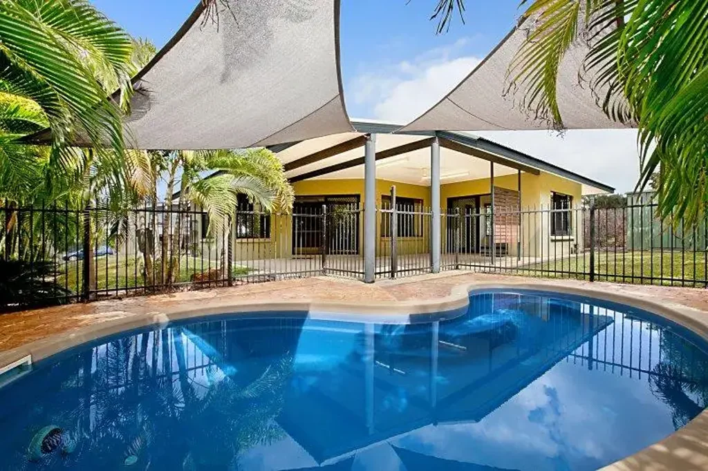 Gorgeous Family Home with POOL! Freshly Painted. Pets ok