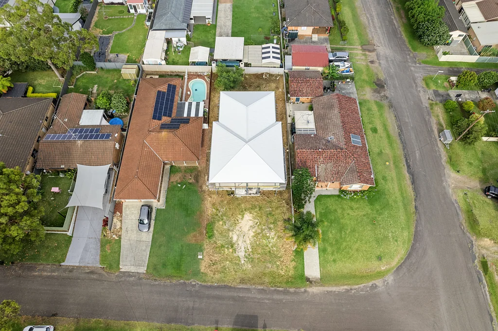 82 Gymea Crescent, Mannering Park, NSW 2259