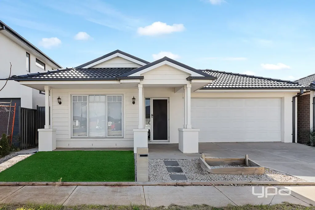 YOUR VERY OWN HAMPTONS HOME IN STRATHULLOH!!