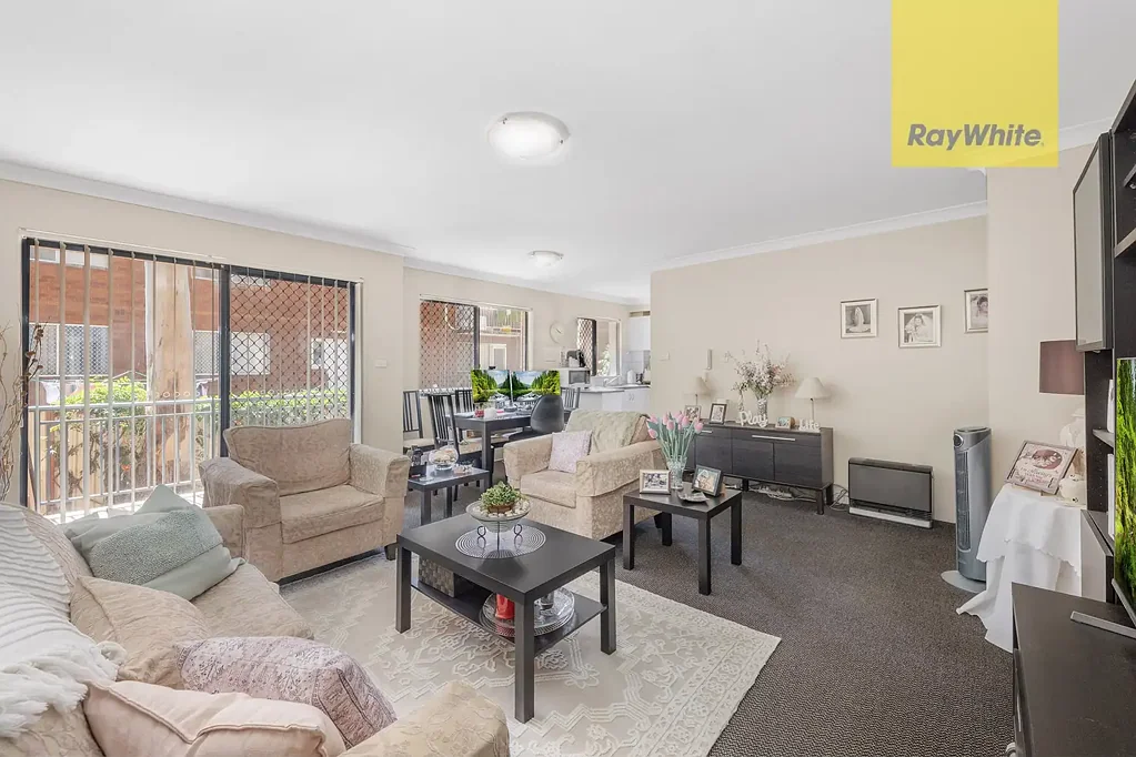 Guildford 2ਬੈੱਡਰੂਮ The complete package: Spacious 2 Bed, 2 Bath, PLUS Lock-Up Garage.
