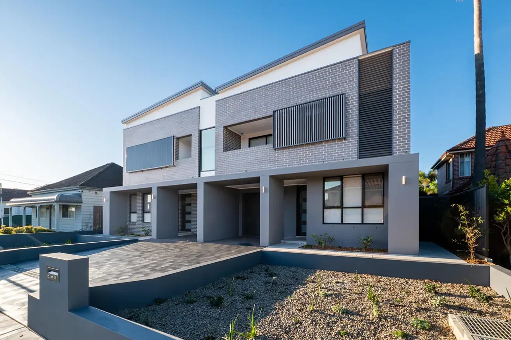 Exclusive Newly Built 5 Bedroom Duplex - Well Located