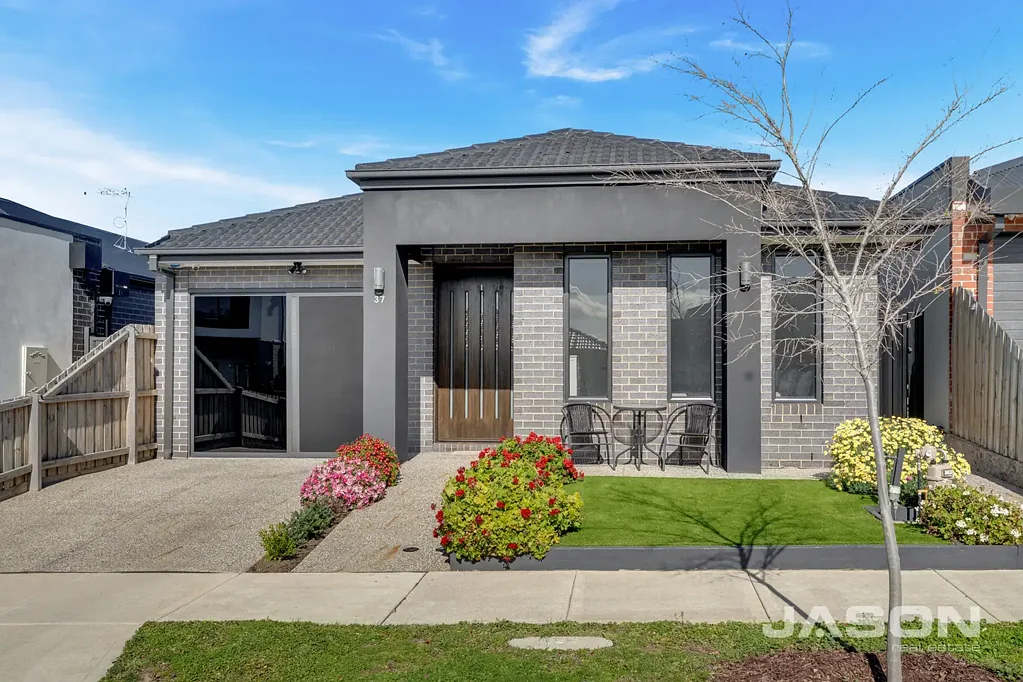 37 Palmaston Drive, Greenvale, VIC 3059