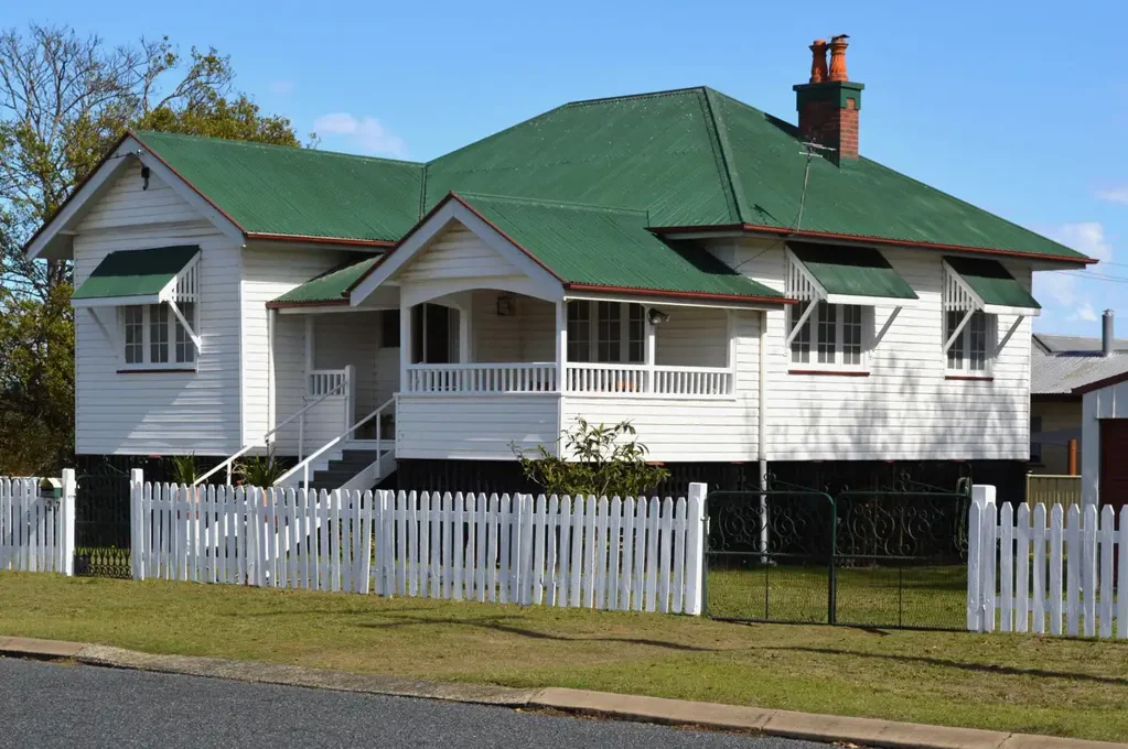 Warwick 2Zimmer TIMELESS 1920S CHARM ON A GENEROUS HILLTOP CORNER – “STRETTON” AWAITS ITS NEXT CHAPTER