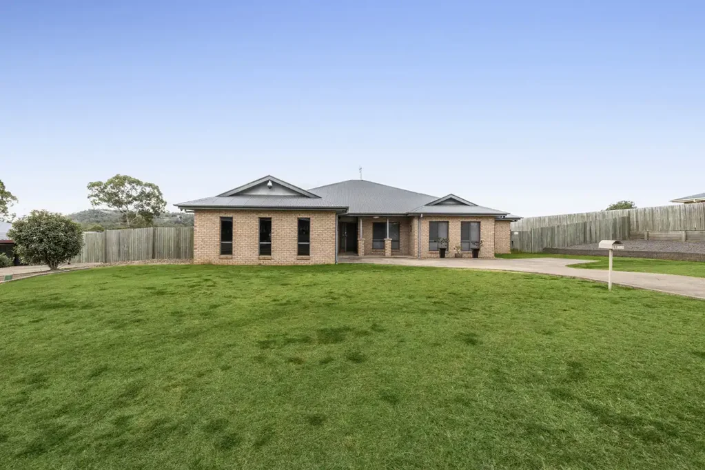 Meringandan West 4房  Space, Versatility & Exceptional Shedding on 2,119sqm