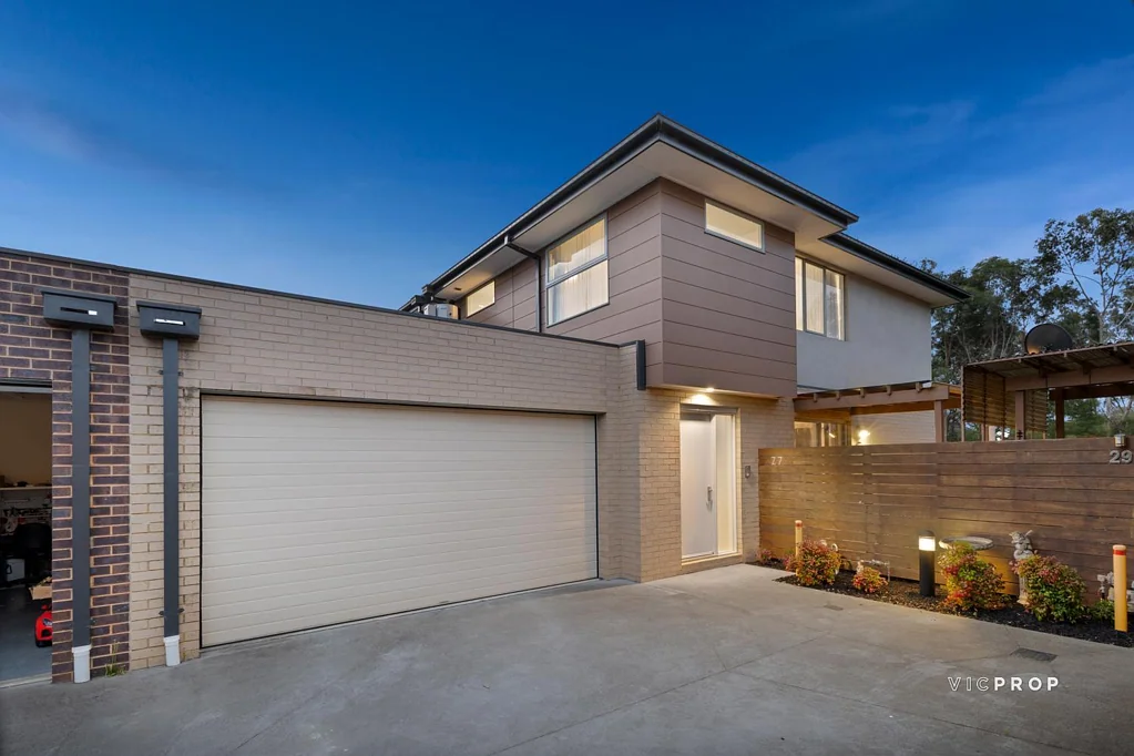 27 Emica Parade, Knoxfield, VIC 3180