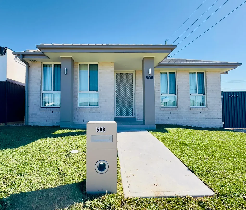 Brand new home 3 bedroom home located in Austral!