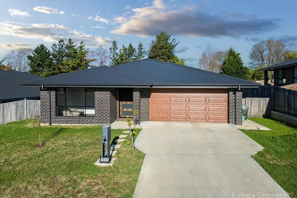 11 Melba Place, Armidale, NSW 2350