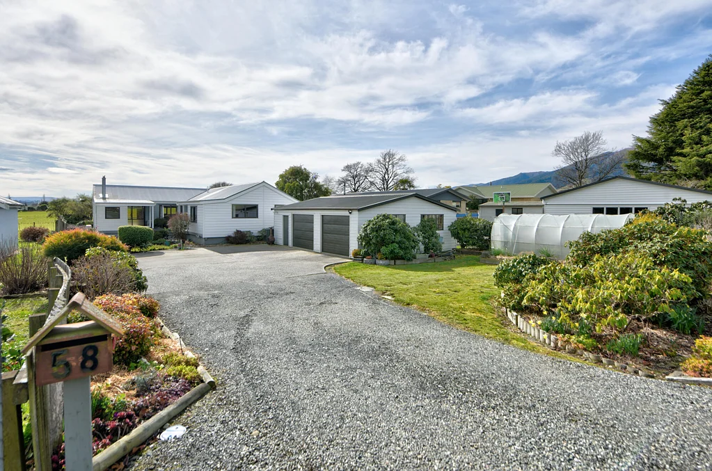 Tapanui 3 Bedroom Peaceful Setting with Space to Enjoy