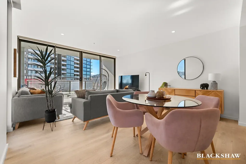 City 3 Bedroom Light-Filled 3-Bedroom Retreat with Luxury Finishes & Unmatched Convenience.
(EASY parking for opens, at City West carpark, entry via Allsop St.)