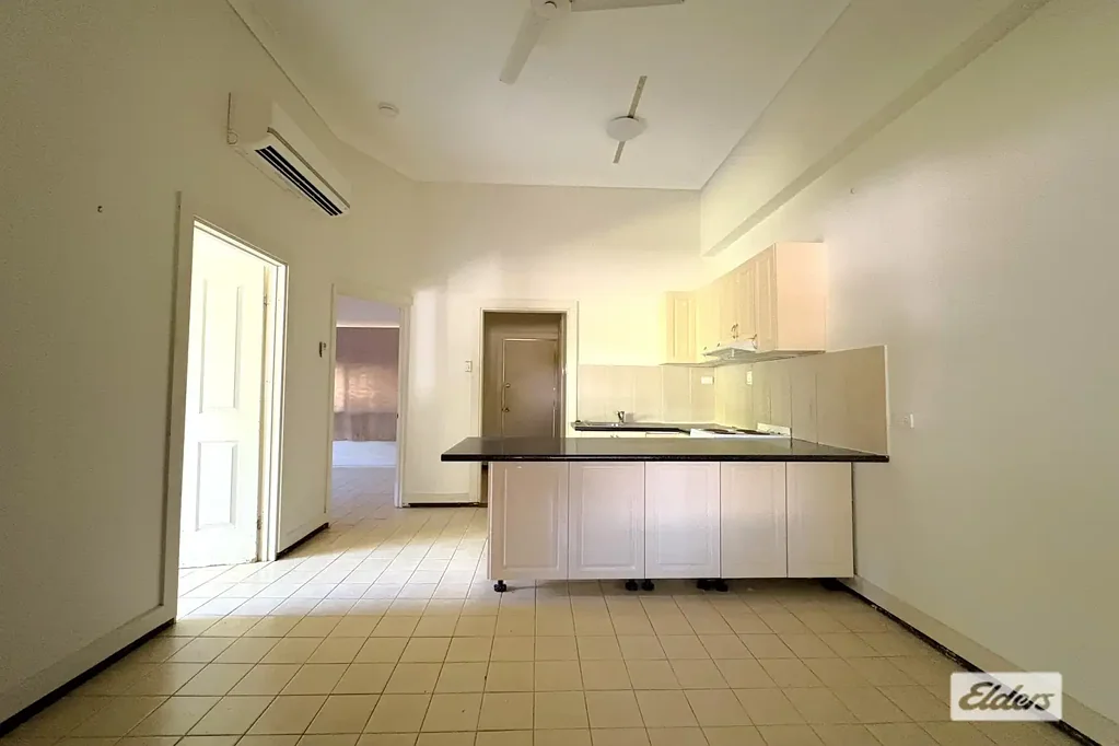 2 Bedroom Duplex with Large backyard
