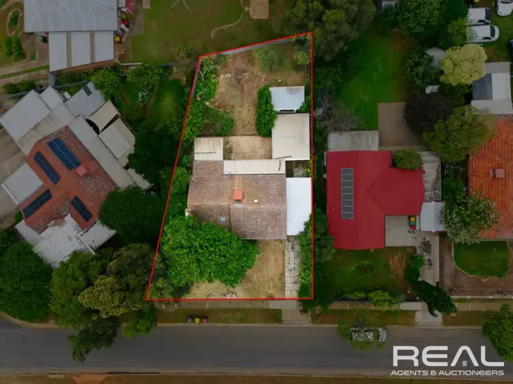 Elizabeth East 3ਬੈੱਡਰੂਮ 670m2 of opportunity- Reno or DEMO!!!