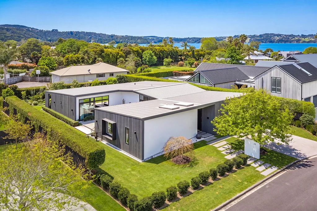 Point Wells 3ਬੈੱਡਰੂਮ Architectural Serenity on a Private Laneway