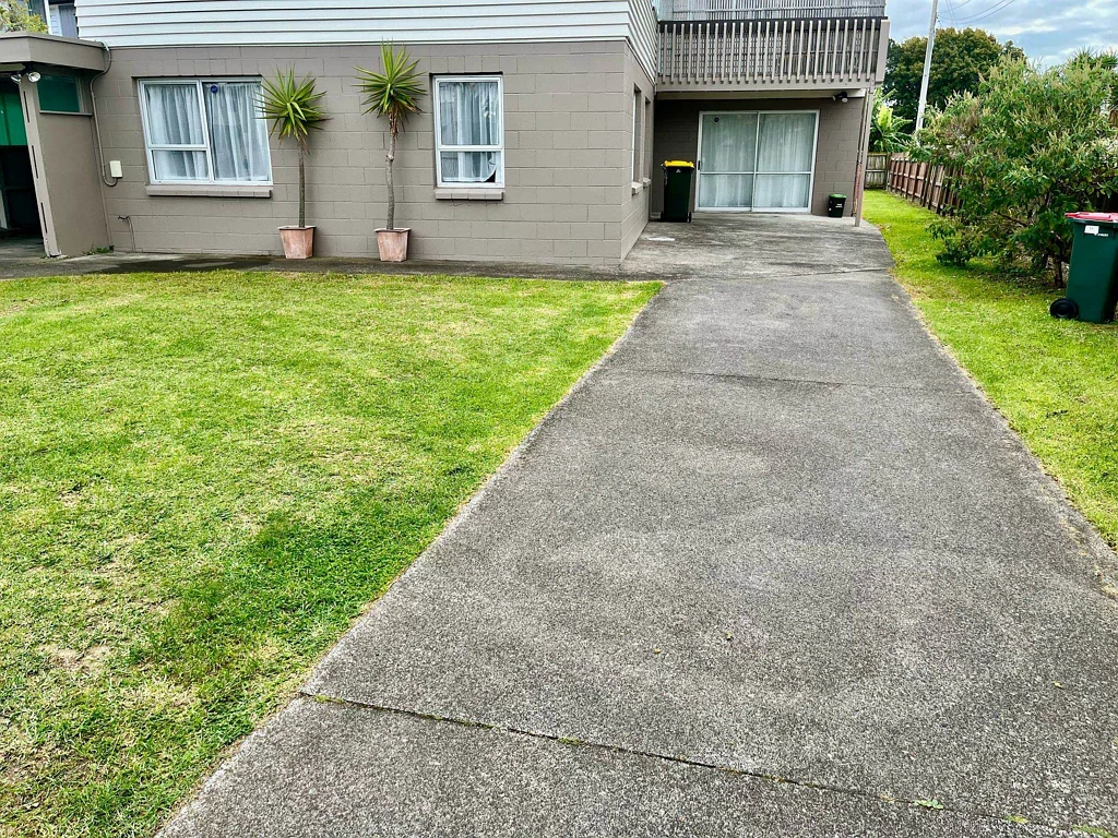 2 bedroom unit – Water Included!