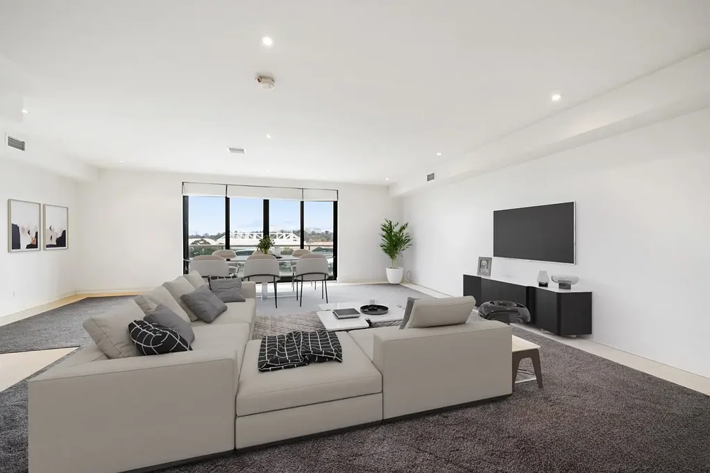 Luxurious 3-Bedroom Penthouse with Spectacular City Views in East Melbourne