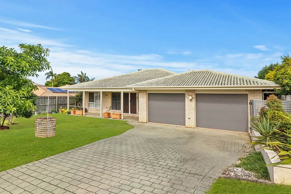 Manly West 3 Bedroom LOW MAINTENANCE LIVING - GREAT LOCATION