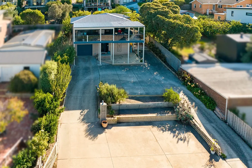 Portarlington 3Kwarto Elevated Elegance with Sweeping Bay Views