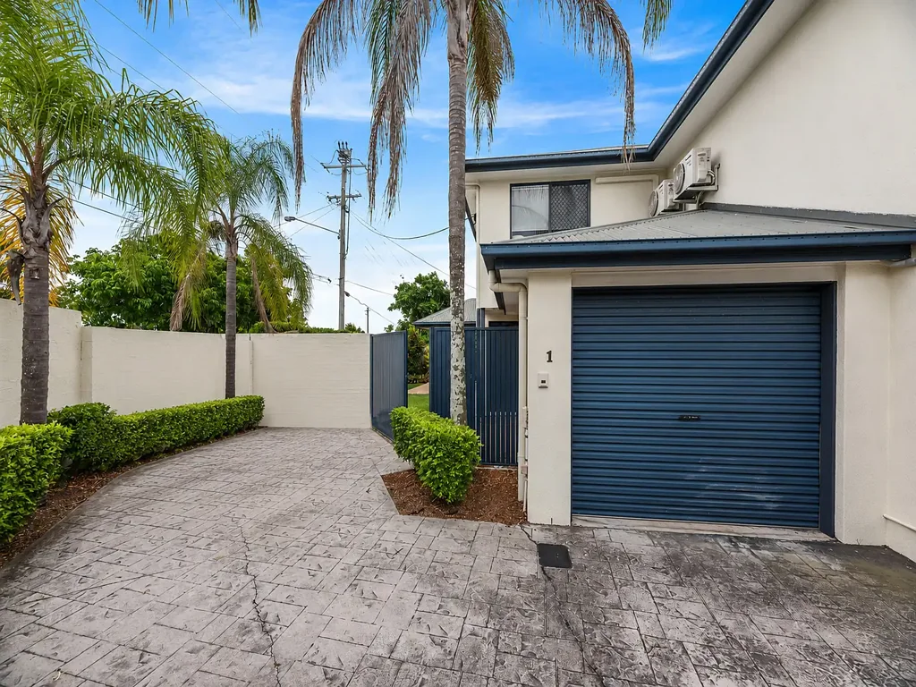 Spacious Townhouse for Rent - Inner City Lifestyle Meets Suburban Space