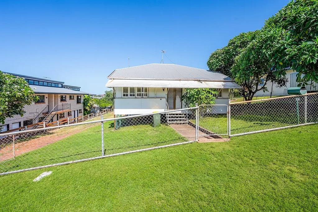 18 Kent Street, West Gladstone, QLD 4680