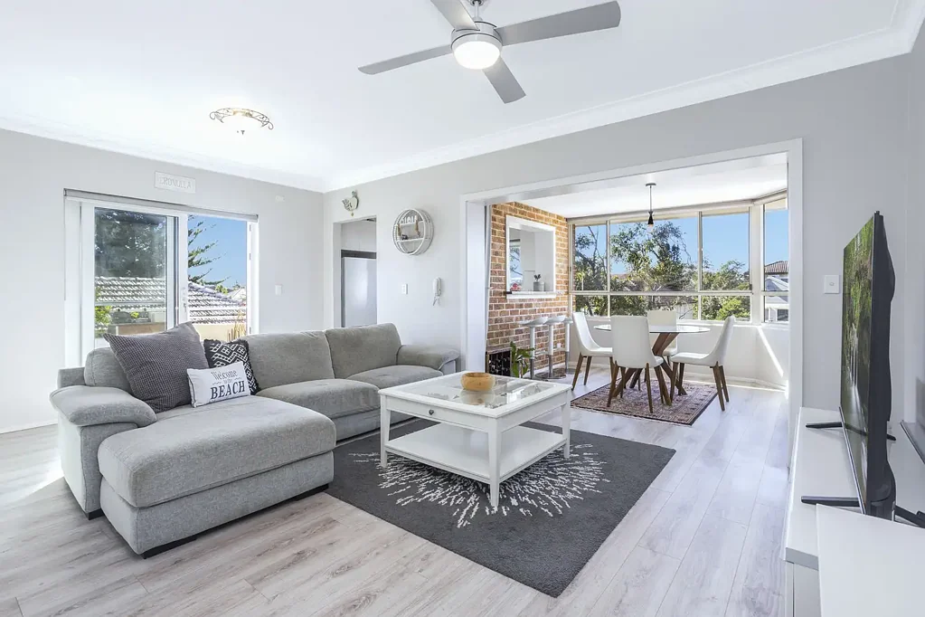 Cronulla 2房 翻新海滨顶层公寓 Renovated Beachside Top-Floor Apartment