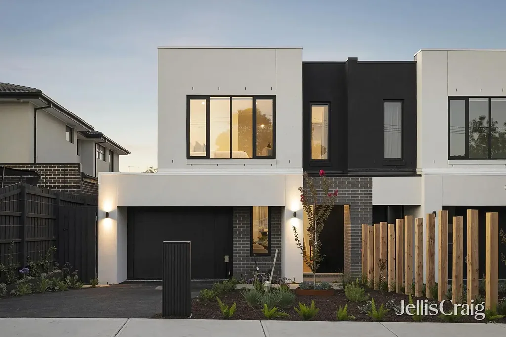 Bentleigh East 4 Bedroom New and north facing in landscaped class