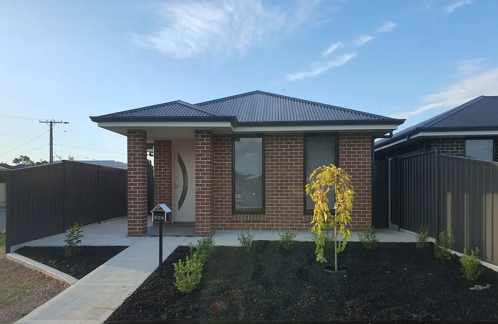 BRAND NEW, MODERN, 3 BEDROOM HOUSE WITH A/C