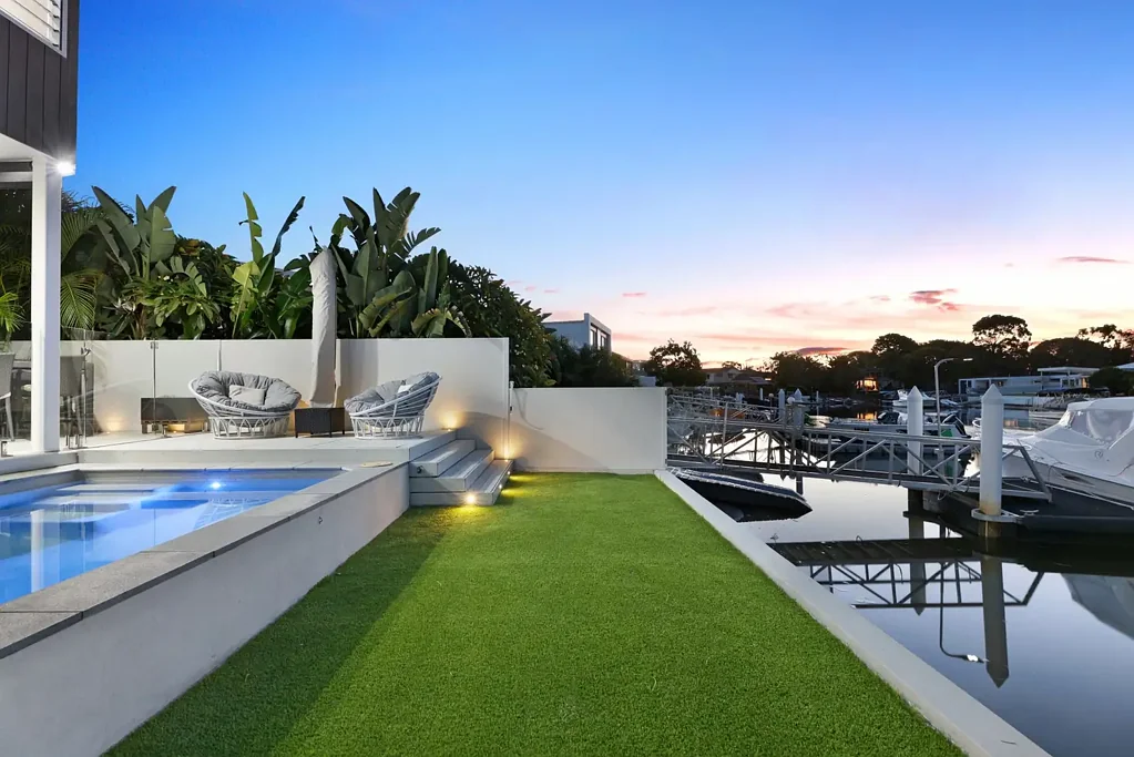Biggera Waters 4غرفة نوم Unbeatable North Facing Value - Will Be Sold - Waterfront Living