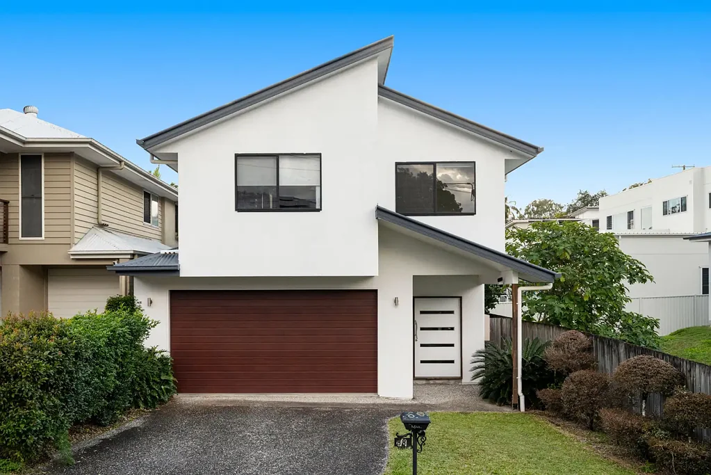 Morningside 4Kwarto Contemporary family living with multiple living zones - steps from CBD transport & cafes