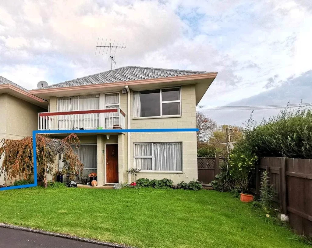 2 bedroom upstairs unit in Portland Road, Remuera