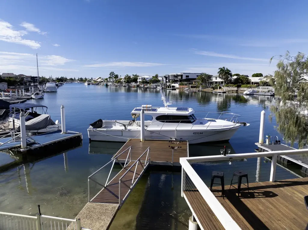 Minyama 4ਬੈੱਡਰੂਮ PRIVATE 1/2 ACRE DOUBLE BLOCK - EXPANSIVE WATER VIEWS - EAST FACING DEEP WATER ACCESS