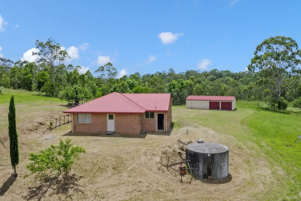 Mount Mee 2 Slaapkamer Rare 80-Acre Mt Mee Holding with Great Shedding & Unlimited Renovator Potential