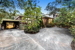 176 Plenty River Drive, Greensborough