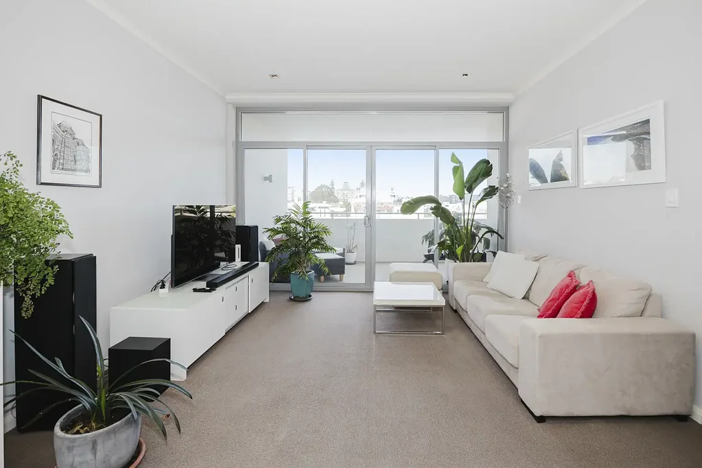WEST ONE - FULLY FURNISHED EXECUTIVE LIVING IN THE HEART OF WEST PERTH