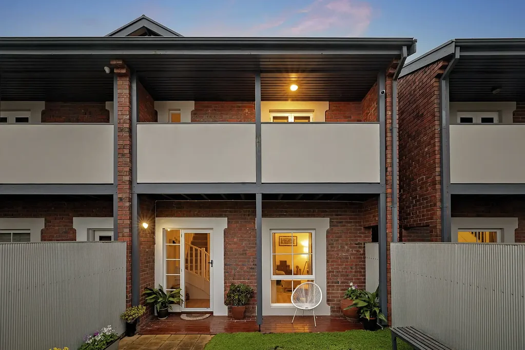 Glenelg North 3બેડરૂમ Contemporary Coastal Living in the Heart of Glenelg North