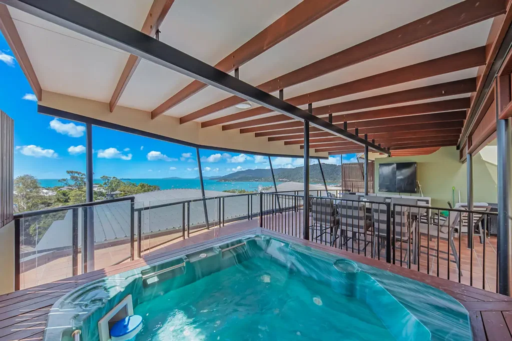 Airlie Beach 3房  Coastal Penthouse Living with Ocean Views & Established Short-Term Holiday Letting