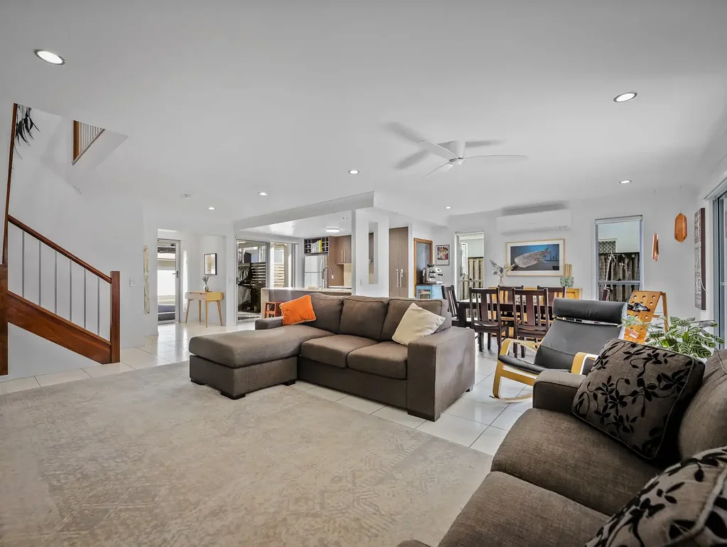 32 Valencia Boulevard, Burleigh Waters, QLD 4220