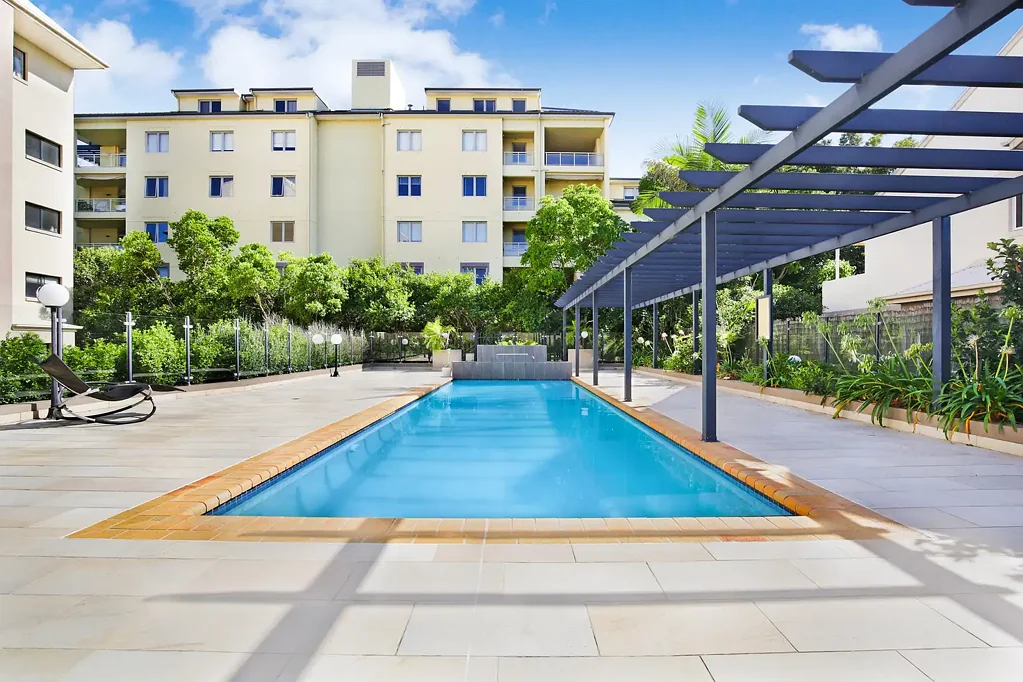Spacious Courtyard Apartment!