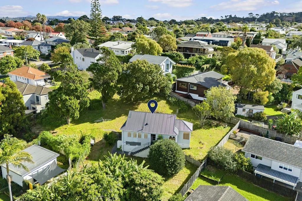 One Tree Hill 2房  Under offer- Build your dream on 1,363sqm (mol)