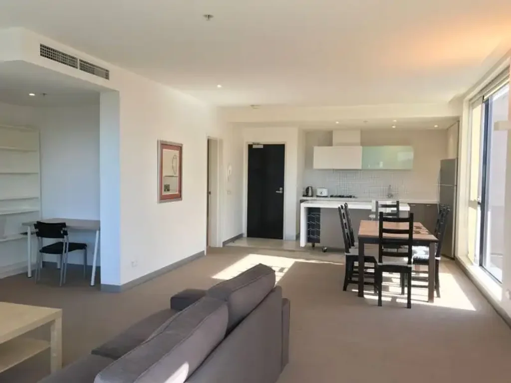 Large Two Bed Two Bath Next To Melbourne University!
