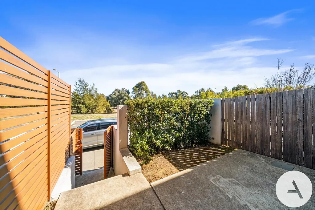10/20 Clare Burton Cres, Franklin, ACT 2913