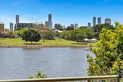 2/32 Sandford Street, St Lucia