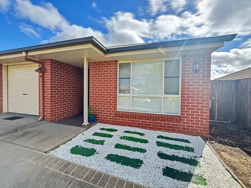 Neat, Practical Living in a Handy Kearneys Spring Location
