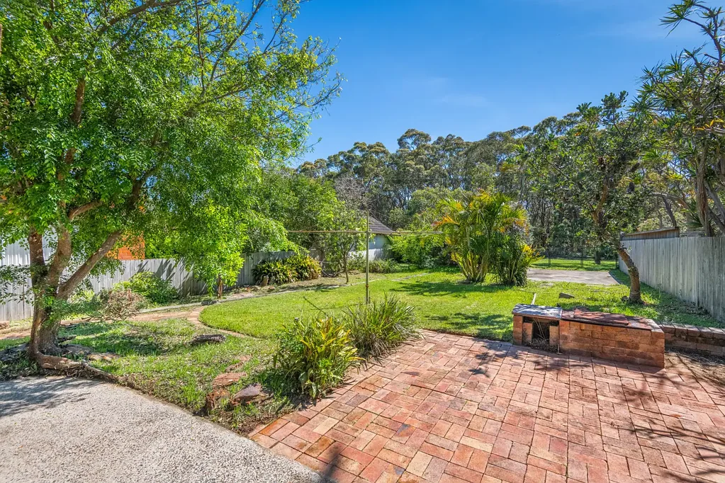 North Balgowlah 2कमरा Dreams await on deep block with north rear backing reserve