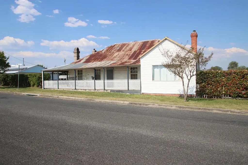 Tenterfield 4房  Ripe for a reno!
