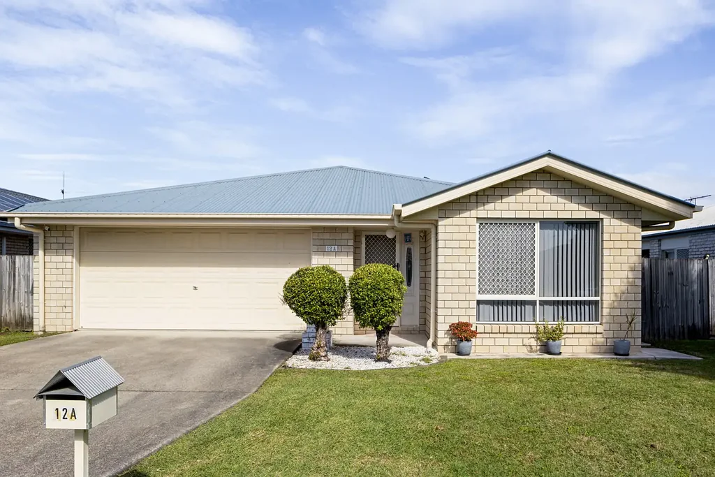 Bracken Ridge 4Habitaciones Quality Brick Home In Elevated Location Available Now!