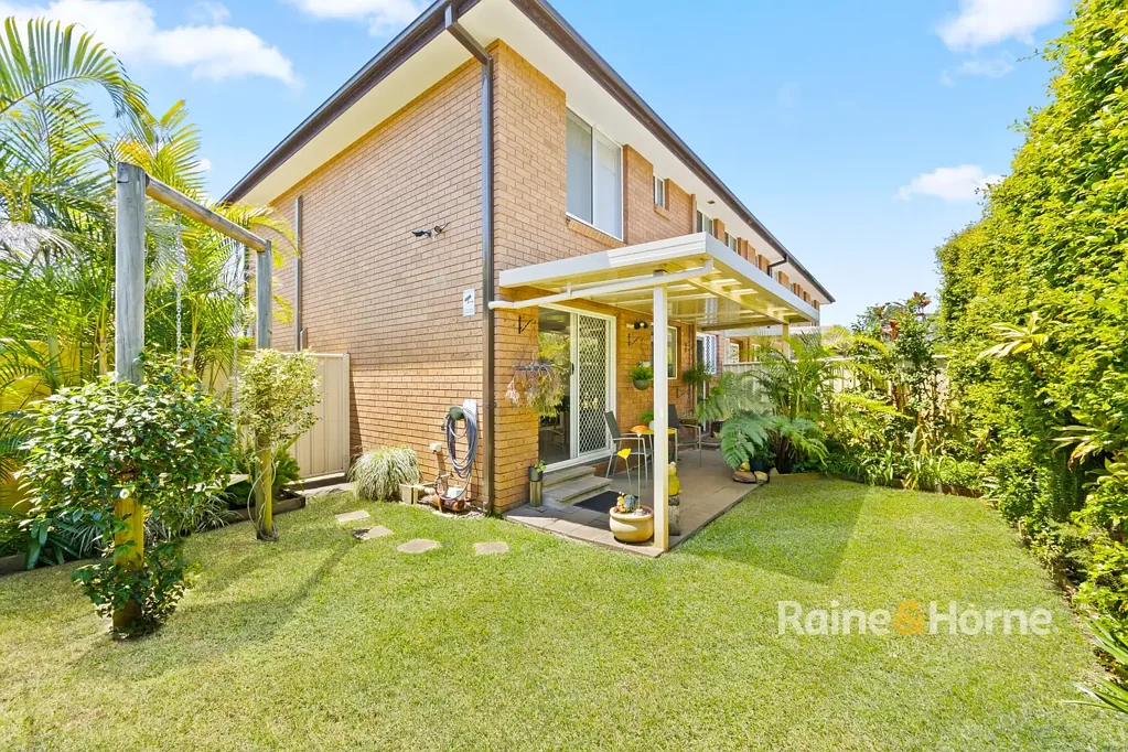 Woy Woy 3房  Immaculate Rear Corner Townhouse with Spacious Yard