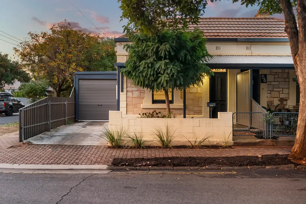 Prospect 2房  Character Charm Meets Unrivalled Cosmopolitan Living On Corner Allotment!